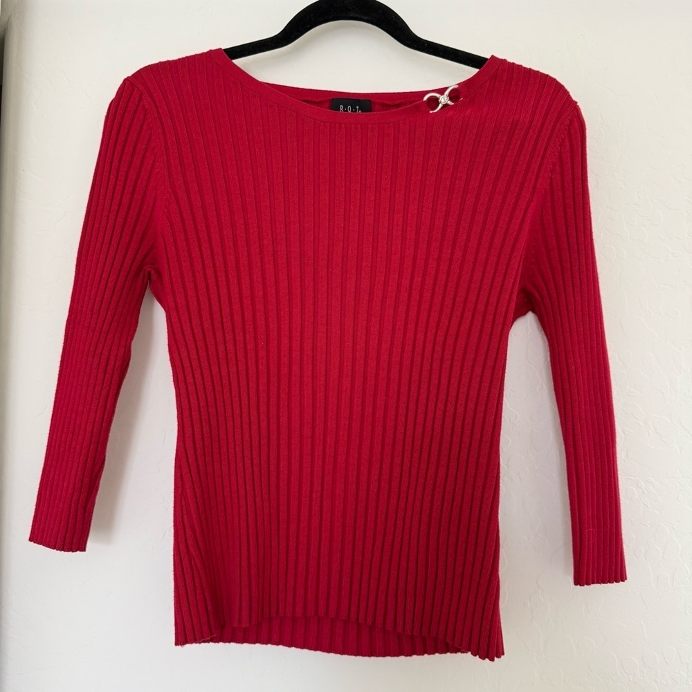 R.Q.T. Red Ribbed Knit Boat Neck Sweater with Rhinestone Ring Detail Size L Y2k